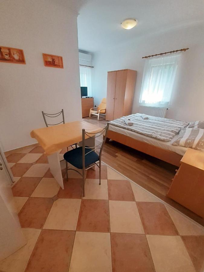Petra Apartmanhaz Kehidakustány Eksteriør bilde