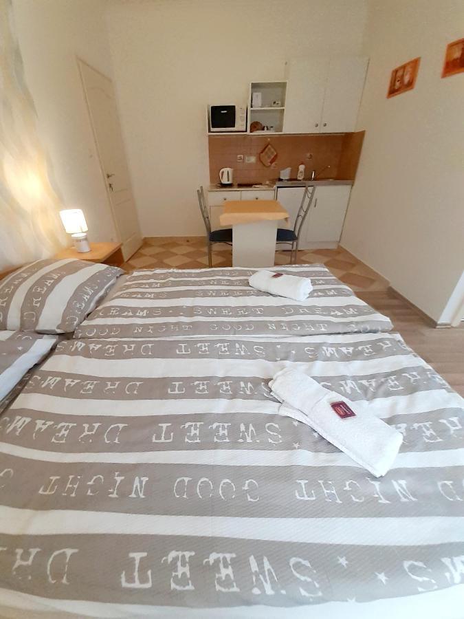 Petra Apartmanhaz Kehidakustány Eksteriør bilde