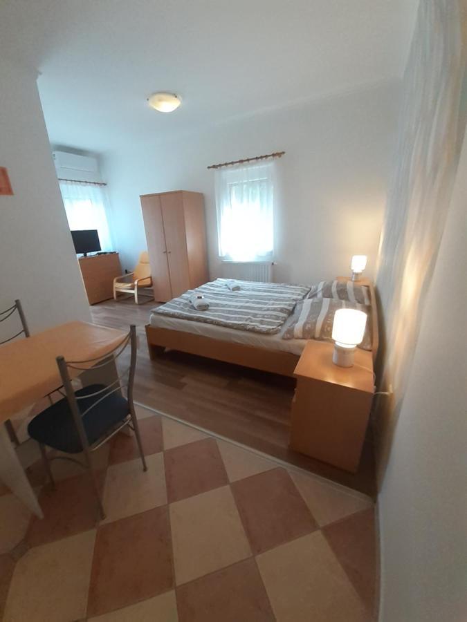 Petra Apartmanhaz Kehidakustány Eksteriør bilde