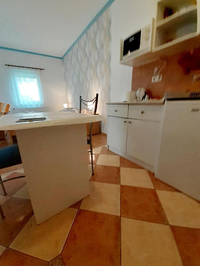 Petra Apartmanhaz Kehidakustány Eksteriør bilde