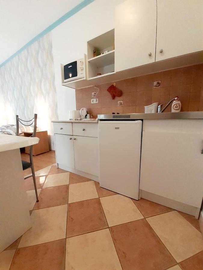 Petra Apartmanhaz Kehidakustány Eksteriør bilde