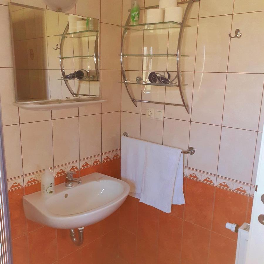 Petra Apartmanhaz Kehidakustány Eksteriør bilde