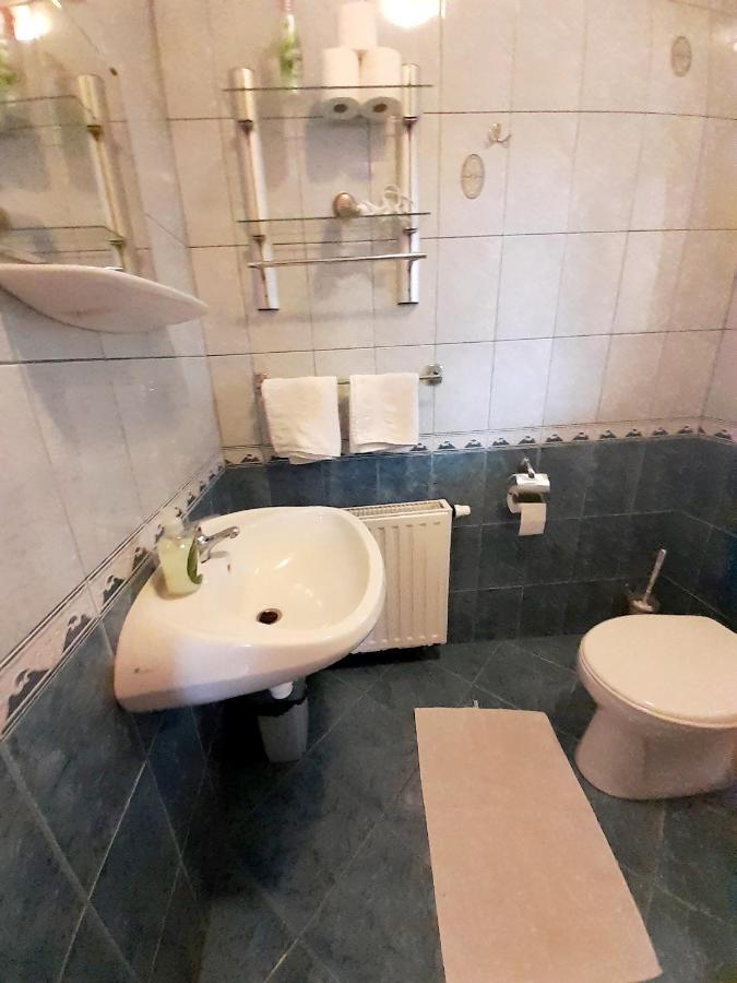 Petra Apartmanhaz Kehidakustány Eksteriør bilde